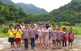 &ldquo;雙胞胎村&rdquo;的快樂童年