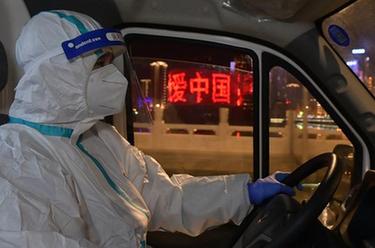 奔忙在武漢雷神山醫(yī)院的&ldquo;擺渡人&rdquo;