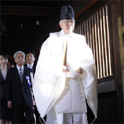 國會(huì)議員前往參拜