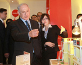 內(nèi)塔尼亞胡在上海漕河涇開(kāi)發(fā)區(qū)參觀(guān)