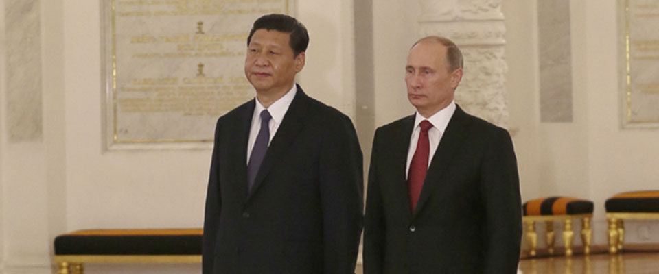 2013年3月，習(xí)近平出席普京舉行的歡迎儀式