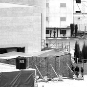 驗(yàn)尸能否解開(kāi)謎團(tuán)？