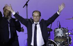 法國當選總統(tǒng)奧朗德在巴黎參加慶?；顒?組圖)